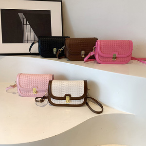 Nouveaux sacs à bandoulière pour femmes en PU avec fermeture à glissière, décorations en chaîne, motif de dessin animé, design mignon, capacité de 2 à 2,9 L - Product Image 2