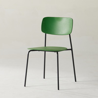 Chaise de conversation d'extérieur haut de gamme moderne empilable en PP avec structure en fer, écologique, durable, imperméable, pour bar à domicile