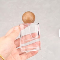 Bouteilles en verre transparentes de 30 ml et 50 ml, forme sphérique plate, avec buse en aluminium portable et bouchon à vis, design de pulvérisation sous pression rechargeable