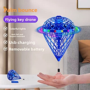 Llavero Volador con Bola, Juguete Interactivo de Plástico para Jóvenes, Éxito de Ventas Transfronterizo, con Función de Rebote en la Palma, Rodamiento y Giro - Product Image 1