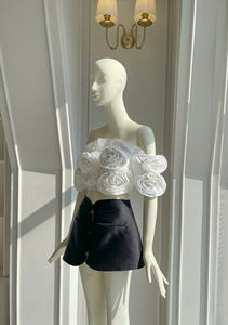 Vente en gros d'ensemble moderne 2 pièces pour femmes, haut à épaules dénudées avec broderie florale 3D, short taille haute, style Coshe Alice, fabriqué en tissu doux - Product Image 3