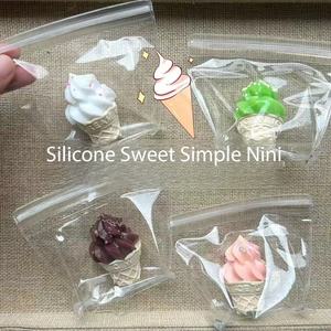 Jouet de simulation alimentaire en silicone de qualité alimentaire, en forme de cornet de crème glacée, à pétrir, avec chaîne suspendue, pour la <span class=keywords><strong>d</strong></span>écompression, vente en gros - Product Image 4