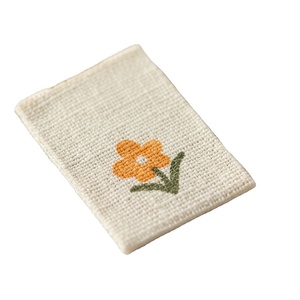 Étiquettes tissées de haute qualité pour vêtements, conçues pour la couture sur des étiquettes tissées de marque et des étiquettes de vêtements personnalisées - Product Image 1