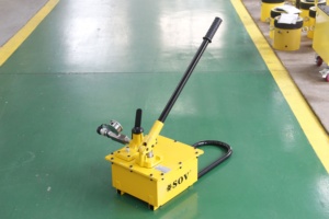 P462, Pompe hydraulique manuelle en acier ULTIMA à deux vitesses, 7400 pouces cubes d'huile utilisable, pour utilisation avec des vérins à simple action - Product Image 3