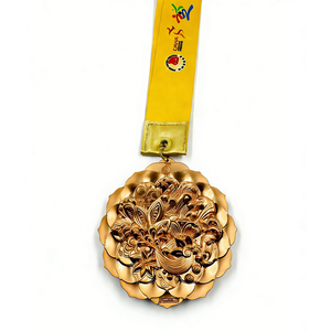 Op maat gemaakte zakhorloge-vormige medaille met bergthema, zinklegering, verguld met retrostructuur & bergtextuurontwerp - Product Image 5