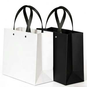 Bolsas de Papel Ecológicas Personalizables con Asas Reforzadas y Remaches, Ideales para Calzado, Ropa y Regalos de Lujo - Product Image 1