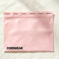 Sac d'emballage personnalisé en CPE rose mat avec fermeture éclair, pochette refermable en plastique pour vêtements, t-shirts, sweats à capuche et autres articles vestimentaires