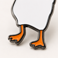 Broche personnalisée en alliage de zinc émaillé rigide avec motif d'oie moderne et ludique, badge artistique personnalisé, logo en métal moulé sous pression pour