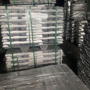 Chinese Manufacturer Aluminium Metal <b>Ingots</b> Aluminum Material Yl112 SAE305 Metal <b>Ingots</b> 99.9% Aluminum <b>Ingot</b> for Remelting - Product Image 4
