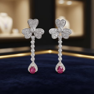 Pendientes de Oro Blanco con Flor y Rubí, con Diamantes de Corte Brillante Redondo en Engaste Pavé, para Mujer, Estilo Romántico para Fiesta - Product Image 2