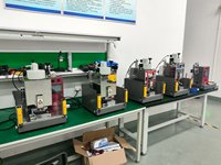 Équipement LPM de bureau pour l'overmoulage de câbles et de câbles de données IA dans l'électronique automobile et la robotique