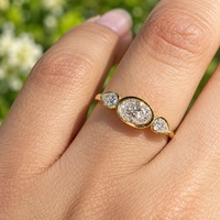 Bague en or jaune massif 9K 10K 14K 18K avec moissanite ovale East West sertie clos, certifiée GRA, trois pierres en forme de poire sur les côtés, bijoux personnalisés