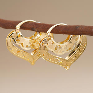 Pendientes de aro con forma de corazón dorado para mujer, estilo bohemio, joyería de moda de aleación, pendientes chapados en oro - Product Image 3