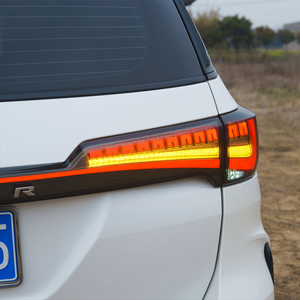 ชุดไฟท้ายรถยนต์ LED สำหรับ Toyota Fortuner ปี 2016-2024 พร้อมระบบเปิด-ปิดแบบเคลื่อนไหวและไฟท้ายแบบไดนามิก - Product Image 3
