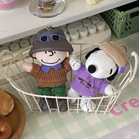 Porte-clés en peluche Snoopy et Charlie Brown, pendentif mignon de dessin animé, figurine en peluche douce, ornement à suspendre pour sac, idéal pour un cadeau