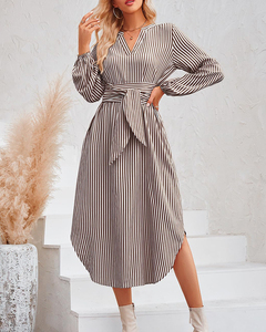 Abito Midi a Righe con Scollo a V per Donna, Maniche Arricciate, Cintura in Vita, Spacco Laterale, Vestito Estivo Casual a Maniche Lunghe per Feste e Uso Quotidiano - Product Image 5