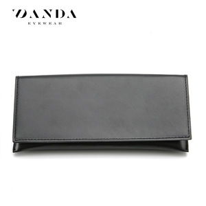 Estuche de cuero extraíble para gafas Danda Eyewear, rectangular, negro sólido, para almacenamiento y protección de gafas - Product Image 3