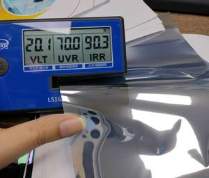 Film de fenêtre miroir unidirectionnel auto-adhésif en PET argenté, réfléchissant solaire, isolation thermique, anti-explosion, verre souple transparent - Product Image 4