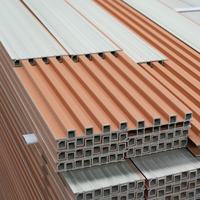 Revêtement mural WPC de haute qualité en co-extrusion, panneau rainuré en composite bois-plastique pour l'extérieur et l'intérieur