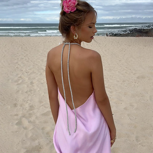 เดรสผ้าซาตินคอ halter แบบ backless สีพื้นทรงเข้ารูปสำหรับงานกลางคืน - Product Image 4