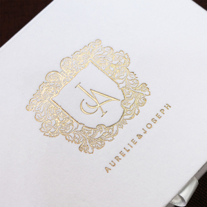 Boîte à livre en velours blanc sur mesure avec invitation de mariage, manchon laser, monogramme, estampage à chaud en feuille d'or, ruban acrylique - Product Image 5