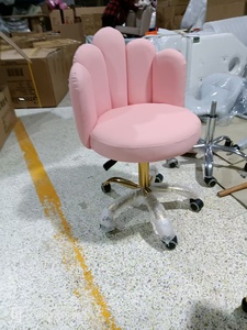 Silla de Salón Moderna Ajustable de Cuero Sintético Verde Menta con Base Dorada y Ruedas, Diseño Contemporáneo para Uso en Salones de Uñas - Product Image 4