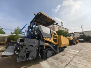 Nouvelle finitionuse d'asphalte RP705 <span class=keywords><strong>de</strong></span> 17,5 tonnes, largeur <span class=keywords><strong>de</strong></span> 7 m, capacité <span class=keywords><strong>de</strong></span> 600 T/H, moteur pour la construction routière - Product Image 3