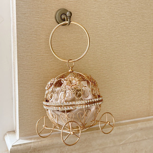 <span class=keywords><strong>Sac</strong></span> de soirée en métal doré, style princesse, avec poignée anneau en filigrane, motif citrouille de <span class=keywords><strong>Cendrillon</strong></span>, orné de strass et de diamants ajourés - Product Image 1