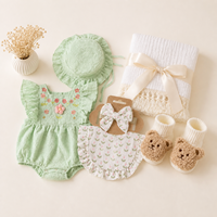 KAIYUE Nouveau Coffret Cadeau Bébé Personnalisé pour Nouveau-né, comprenant Barboteuse à Œillets, Bonnet, Bavoir Floral, Couverture d'emmaillotage et Chaussons Multicolores