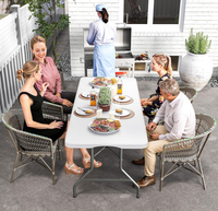 Table en plastique blanc portable de haute qualité de 6 pieds pliée en deux pour événements intérieurs et extérieurs, fête et mariage