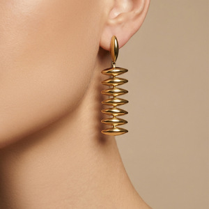 Boucles d'oreilles pendantes linéaires tendance en acier inoxydable plaqué or PVD, résistantes au ternissement et à l'eau, avec perles métalliques, bijoux minimalistes, vente en gros - Product Image 5
