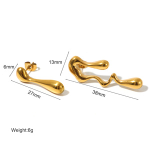 ต่างหูทรงหยดน้ำแบบอสมมาตรเคลือบทอง 18K PVD |   หมุดสแตนเลสแบบนามธรรม |   เครื่องประดับโลหะเหลวสุดพิเศษสำหรับผู้หญิง - Product Image 4
