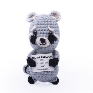 Muñecos de dinosaurio tejidos a mano, los más vendidos transfronterizos, colgantes de mapache originales y optimistas, y muñecos de ganchillo. - Product Image 3