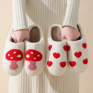 Großhandel Cute Fuzzy Mushroom Heart Slides Hausschuhe Winter Indoor Flat Warm House Hausschuhe für Frauen