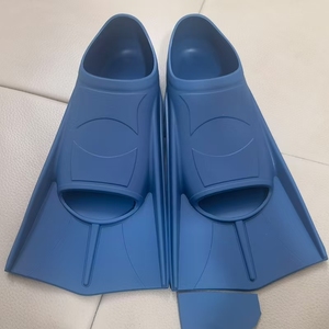 Palmes de natation pour enfants en silicone souple de bonne qualité, durables et confortables, pour une natation sûre et amusante. - Product Image 1