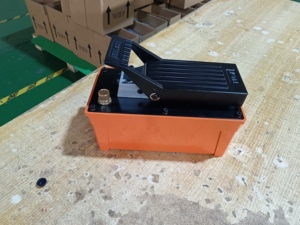 ปั๊มลมไฮดรอลิกเดี่ยว Deeleap PAS14 อลูมิเนียม 10000 psi ควบคุมอัตราการไหลของน้ำมัน สำหรับเครื่องยก 1.6 ลิตร - Product Image 4