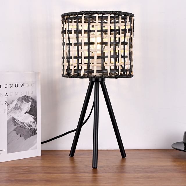 Country Style Custom Factory Handmade Bamboo Rattan Table Lamps Bedroom Reading Battery Desk Lamps Home Decor Wood Lamps