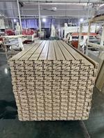 Porte intérieure décorative en WPC à surface brillante, optionnelle, pour la rénovation de maisons neuves et la conception d'intérieurs modernes