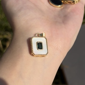 ODM Small Dainty 18K placcato oro reale stella del nord rosa fiore e guscio bianco Abalone conchiglia pavé ciondolo a disco - Product Image 5