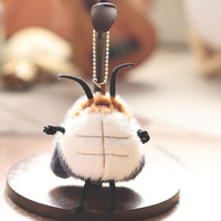 Porte-clés insecte en peluche moelleuse à poils longs, design blattes amusantes et mignonnes avec six abdominaux, vente en gros d'usine