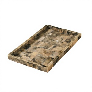 Plateau de service en résine époxy éco-responsable, modelé à la main, avec motifs tourbillonnants, poignées/logos personnalisés, idéal pour la présentation alimentaire - Product Image 1