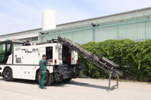 آلة متعددة الوظائف لإعادة تدوير الأسفلت الساخن ورصف الطرق وضغطها وترميم الحفرات - Product Image 3