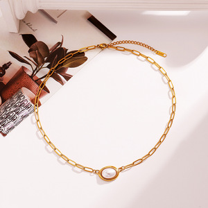 สร้อยคอสแตนเลสพร้อมจี้มุกเทียมดีไซน์ทรงเรขาคณิตชุบทอง 18k สำหรับผู้หญิงแฟชั่นเครื่องประดับของขวัญ - Product Image 4