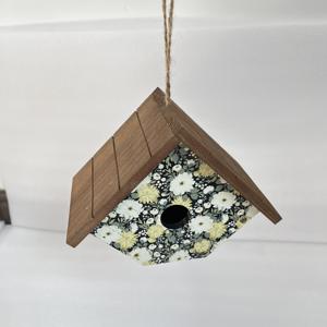 Charmant vogelhuisje met bloemenprint en <span class=keywords><strong>vintage</strong></span> dakontwerp, houten vogelhuis, hangend vogelhuisje voor buiten - Product Image 3