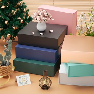 Caja de regalo cubierta de papel verde bosque, adecuada para prendas de vestir, se puede personalizar según las necesidades. - Product Image 6