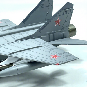 Modèle d'avion de chasse supersonique soviétique Mig-31 à l'échelle 1:72 et support d'exposition, collection cadeau, modèle d'avion en alliage miniature décoratif - Product Image 6