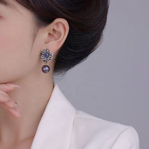 Pendientes de Perlas de Tahití de Alta Gama Estilo Palacio Retro, Diseño Floral Único, Moda de Nicho Accesible para Mujer - Product Image 3