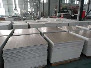 Grand <span class=keywords><strong>parquet</strong></span> en vinyle <span class=keywords><strong>effet</strong></span> bois de chêne naturel noyer, couleurs grises, finition brillante, prix des carreaux, grain de bois en Chine, revêtement de sol en PVC plastique - Product Image 6