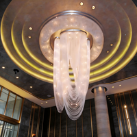 Lustre sur mesure pour plafond haut, en forme de U, en fibre de cristal, lampe artistique dorée, montage au plafond, éclairage LED dimmable pour hôtel 5 étoiles