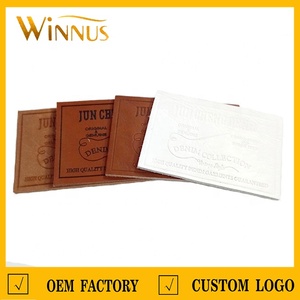 Tùy Chỉnh Logo Dập Nổi Thiết Kế May Mặc Áo Khoác <span class=keywords><strong>PU</strong></span> Jeans Da Nhãn Cho Quần Áo Túi Xách Hat Áo Thun Cap - Product Image 2